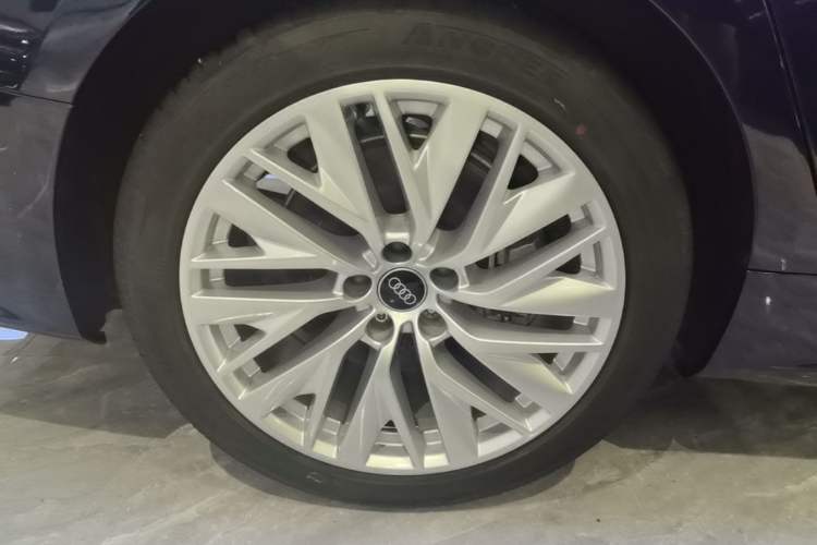 Used Audi A7L 2024 45TFSI S-line Dream-Building Edition Flow Crystal Package Exterior 5