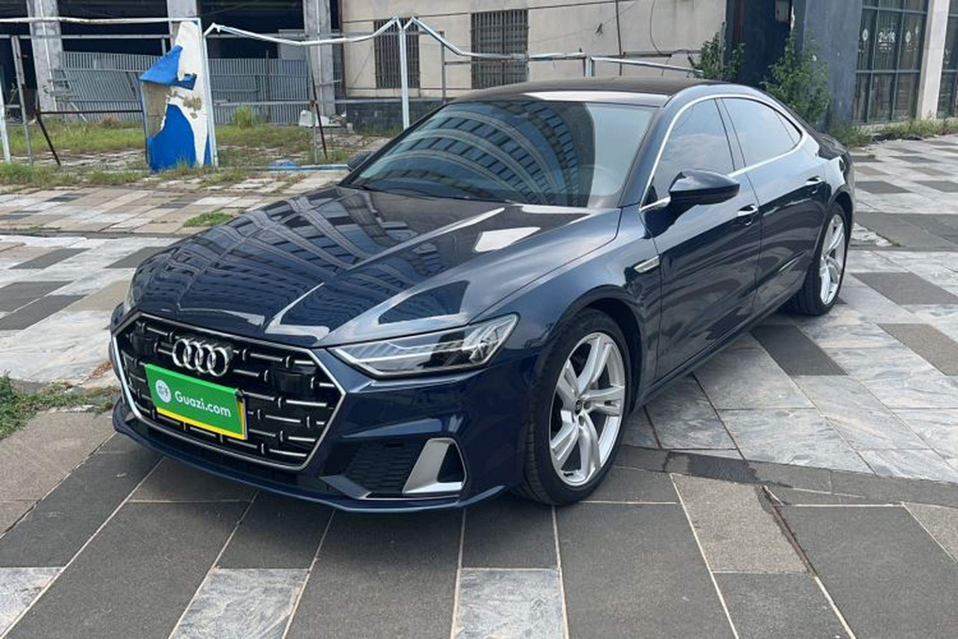 Used Audi A7L 2024 45TFSI quattro S-line Visionary Edition Flow Crystal Package Front Left 45 Deg