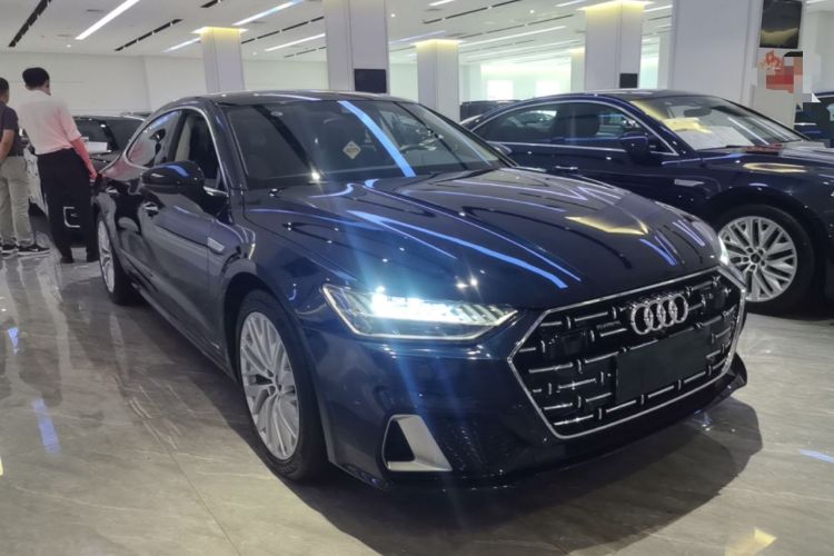 Used Audi A7L 2024 45TFSI S-line Dream-Building Edition Flow Crystal Package Front Right 45 Deg