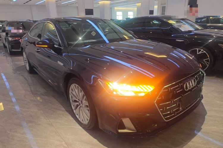 Used Audi A7L 2024 45TFSI S-line Dream-Building Edition Flow Crystal Package Front Right 45 Deg