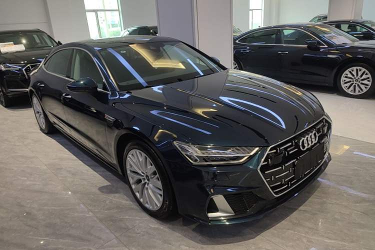 Used Audi A7L 2024 45TFSI S-line Dream-Building Edition Flow Crystal Package Front Right 45 Deg