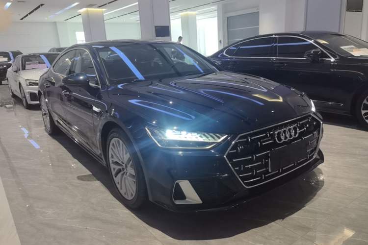 Used Audi A7L 2024 45TFSI S-line Dream-Building Edition Flow Crystal Package Front Right 45 Deg