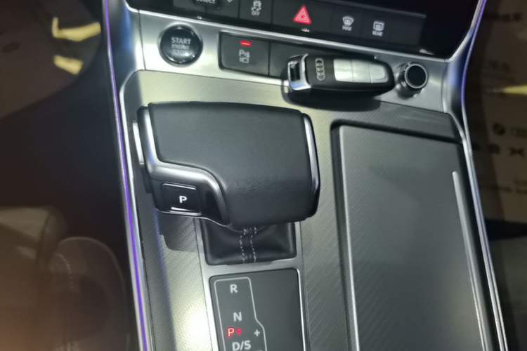 Used Audi A7L 2024 45TFSI S-line Dream-Building Edition Flow Crystal Package Gear Lever