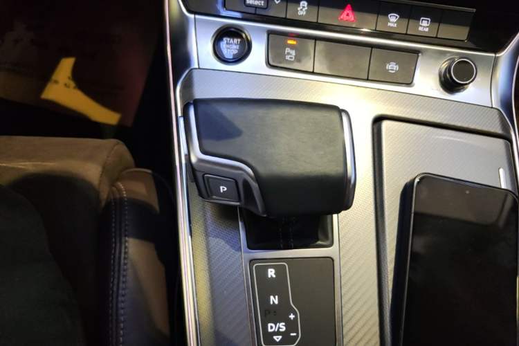 Used Audi A7L 2024 45TFSI S-line Dream-Building Edition Flow Crystal Package Gear Lever