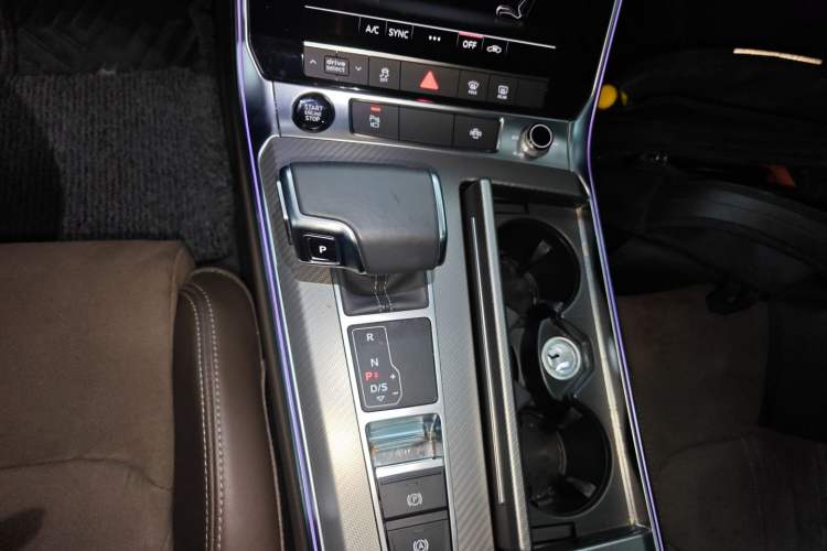 Used Audi A7L 2024 45TFSI S-line Dream-Building Edition Flow Crystal Package Gear Lever