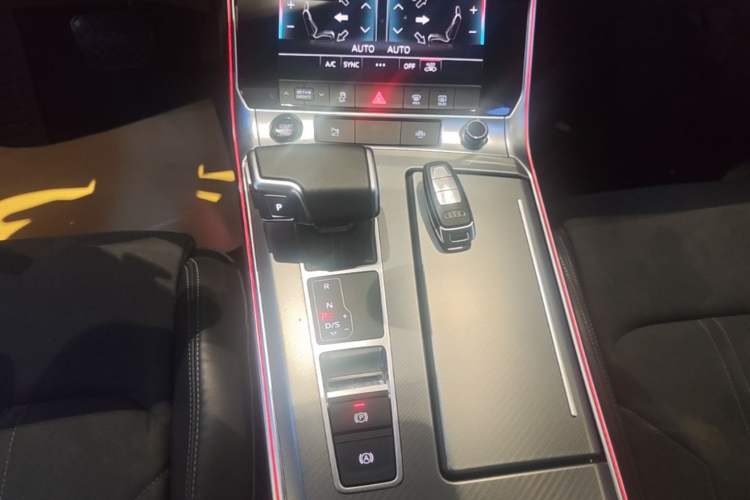 Used Audi A7L 2024 45TFSI S-line Dream-Building Edition Flow Crystal Package Gear Lever