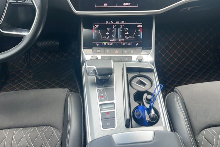 Used Audi A7L 2024 45TFSI quattro S-line Visionary Edition Flow Crystal Package Gear Lever
