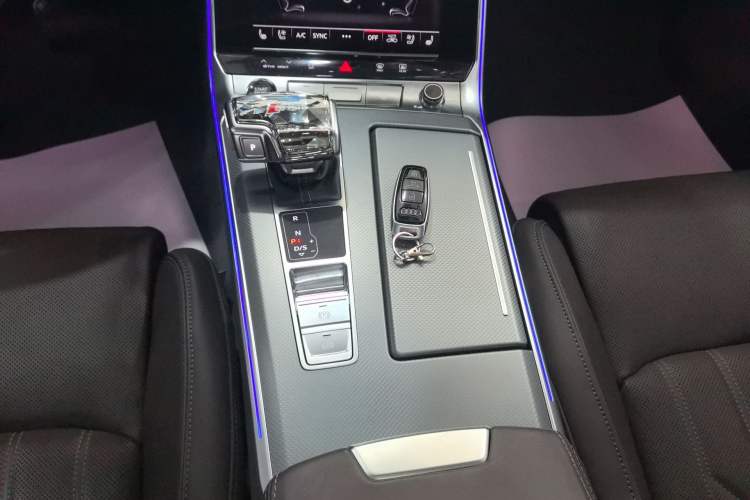 Used Audi A7L 2024 45TFSI quattro S-line Visionary Edition Flow Crystal Package Gear Lever