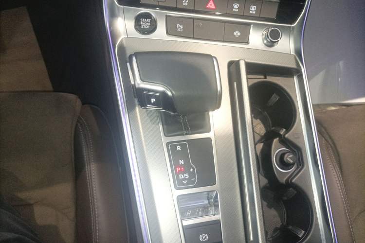 Used Audi A7L 2024 45TFSI S-line Dream-Building Edition Flow Crystal Package Gear Lever