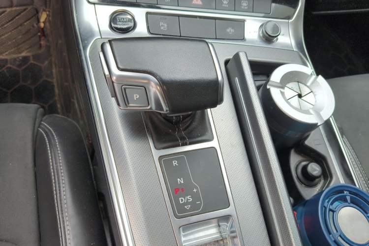 Used Audi A7L 2024 45TFSI S-line Dream-Building Edition Flow Crystal Package Gear Lever