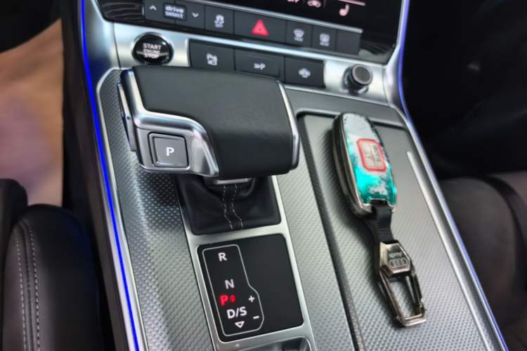 Used Audi A7L 2024 45TFSI quattro S-line Visionary Edition Flow Crystal Package Gear Lever
