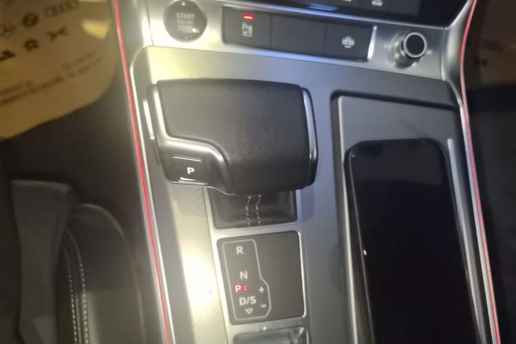 Used Audi A7L 2024 45TFSI S-line Dream-Building Edition Flow Crystal Package Gear Lever