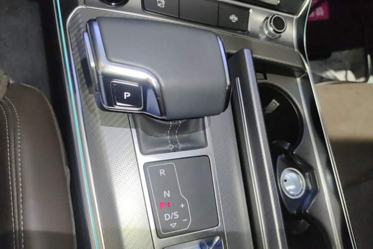 Used Audi A7L 2024 45TFSI S-line Dream-Building Edition Flow Crystal Package Gear Lever