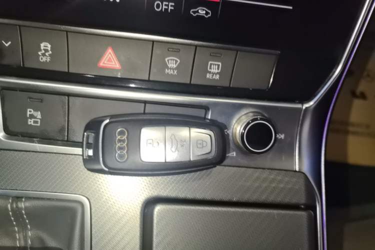 Used Audi A7L 2024 45TFSI S-line Dream-Building Edition Flow Crystal Package Interior 1