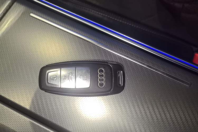 Used Audi A7L 2024 45TFSI S-line Dream-Building Edition Flow Crystal Package Interior 1