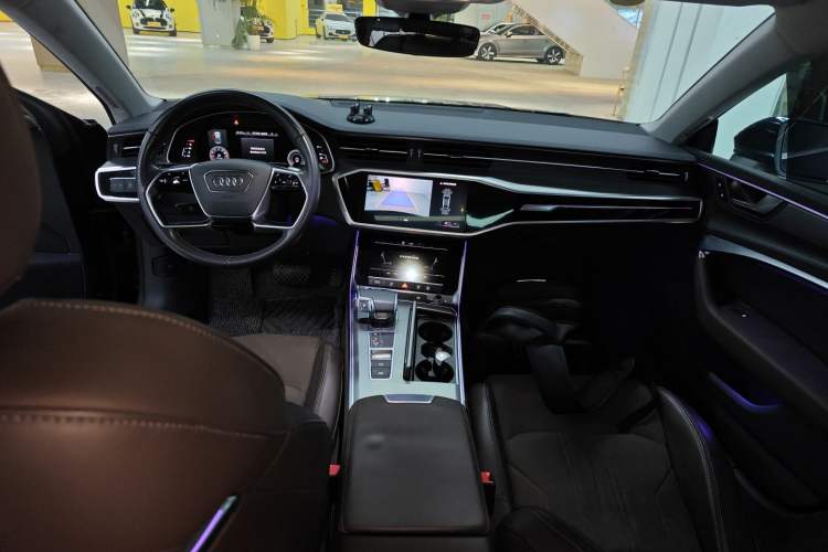 Used Audi A7L 2024 45TFSI S-line Dream-Building Edition Flow Crystal Package Interior 2