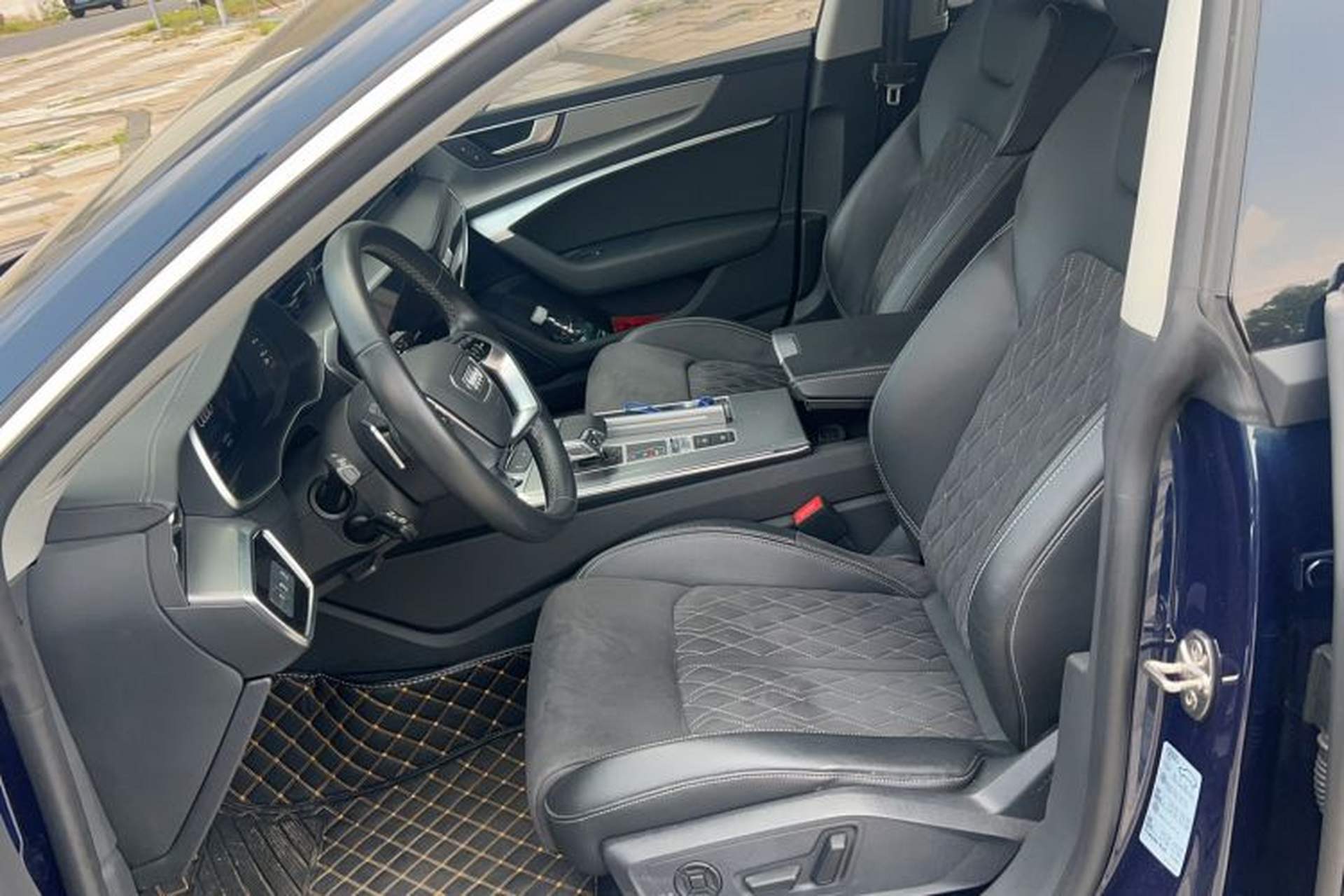 Used Audi A7L 2024 45TFSI quattro S-line Visionary Edition Flow Crystal Package Left Front Seat