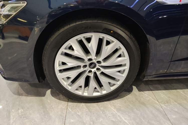 Used Audi A7L 2024 45TFSI S-line Dream-Building Edition Flow Crystal Package Left Front Wheel Hub