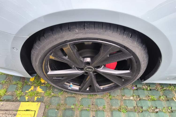 Used Audi A7L 2024 45 TFSI quattro RS Performance Edition Left Front Wheel Hub