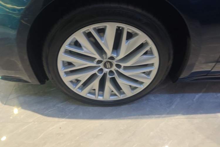 Used Audi A7L 2024 45TFSI S-line Dream-Building Edition Flow Crystal Package Left Front Wheel Hub