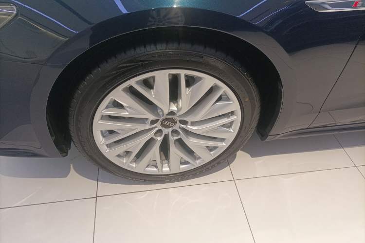 Used Audi A7L 2024 45TFSI S-line Dream-Building Edition Flow Crystal Package Left Front Wheel Hub