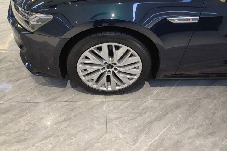 Used Audi A7L 2024 45TFSI S-line Dream-Building Edition Flow Crystal Package Left Front Wheel Hub