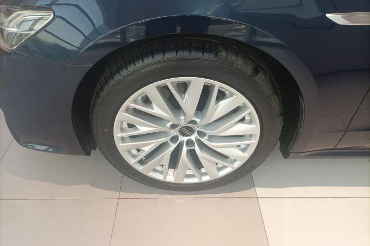 Used Audi A7L 2024 45TFSI S-line Dream-Building Edition Flow Crystal Package Left Front Wheel Hub