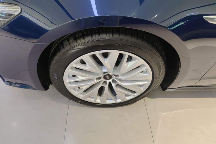 Used Audi A7L 2024 45TFSI S-line Dream-Building Edition Flow Crystal Package Left Front Wheel Hub