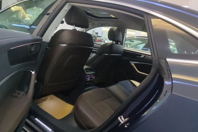 Used Audi A7L 2024 45TFSI S-line Dream-Building Edition Flow Crystal Package Left Rear Seat