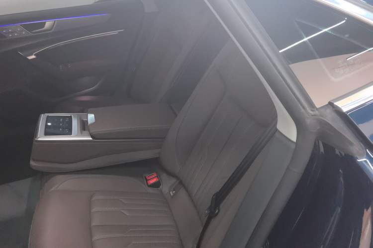 Used Audi A7L 2024 45TFSI quattro S-line Visionary Edition Flow Crystal Package Left Rear Seat