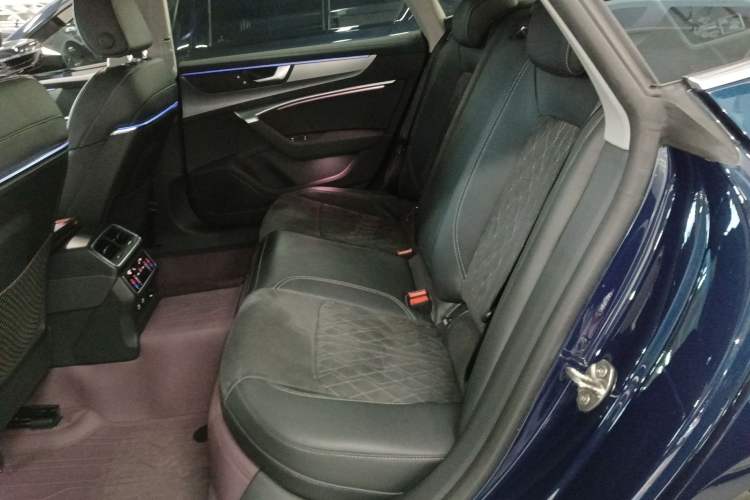 Used Audi A7L 2024 45TFSI quattro S-line Visionary Edition Flow Crystal Package Left Rear Seat