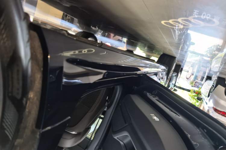Used Audi A7L 2024 45TFSI quattro S-line Visionary Edition Flow Crystal Package Left Side Sill
