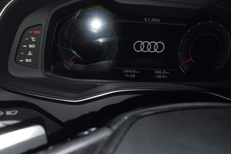 Used Audi A7L 2024 45TFSI quattro S-line Visionary Edition Flow Crystal Package Odometer Close Up