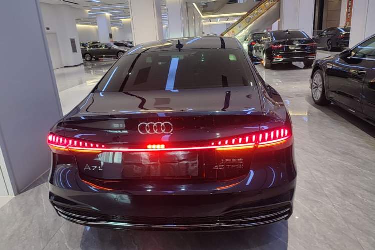 Used Audi A7L 2024 45TFSI S-line Dream-Building Edition Flow Crystal Package Rear