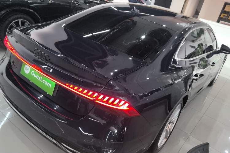 Used Audi A7L 2024 45TFSI quattro S-line Visionary Edition Flow Crystal Package Rear Right 45 Deg