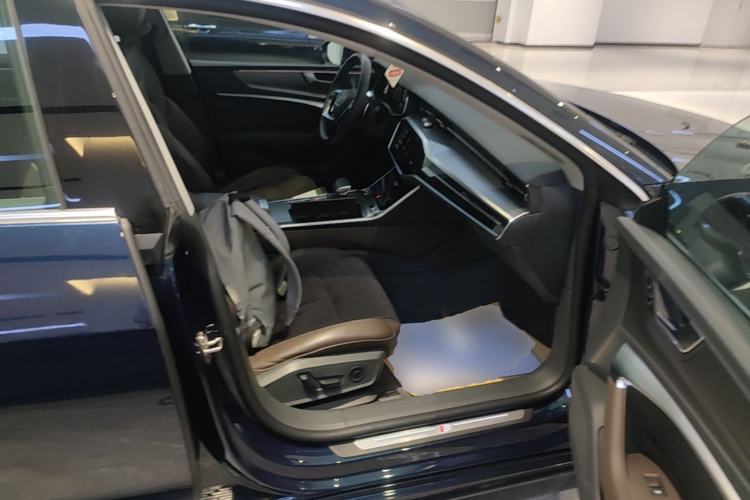 Used Audi A7L 2024 45TFSI S-line Dream-Building Edition Flow Crystal Package Right Front Seat