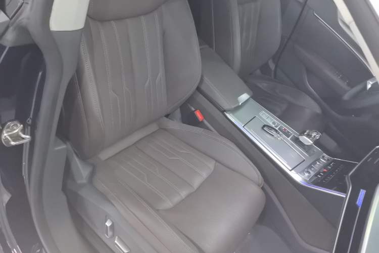 Used Audi A7L 2024 45TFSI quattro S-line Visionary Edition Flow Crystal Package Right Front Seat