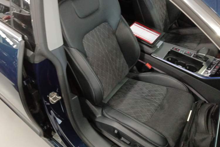 Used Audi A7L 2024 45TFSI quattro S-line Visionary Edition Flow Crystal Package Right Front Seat