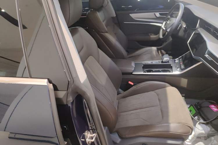 Used Audi A7L 2024 45TFSI S-line Dream-Building Edition Flow Crystal Package Right Front Seat
