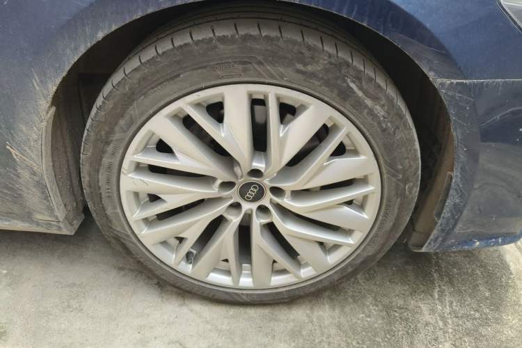 Used Audi A7L 2024 45TFSI S-line Dream-Building Edition Flow Crystal Package Right Front Wheel Hub