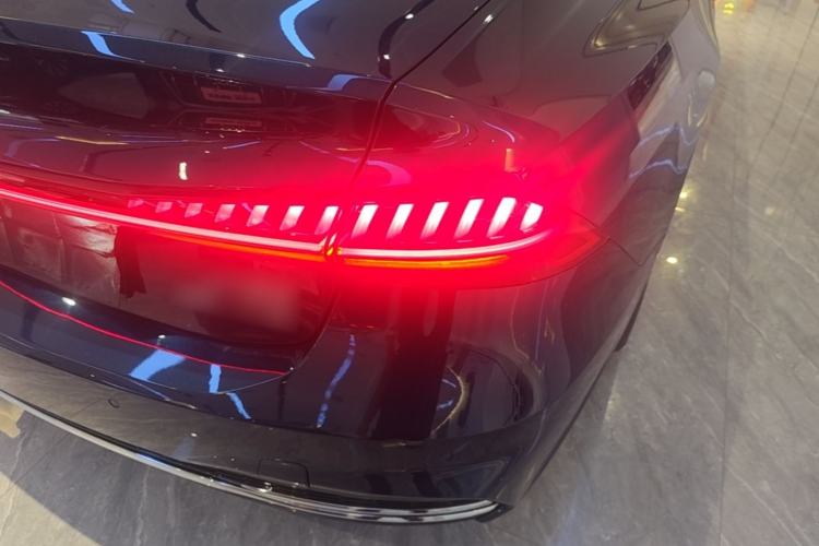 Used Audi A7L 2024 45TFSI S-line Dream-Building Edition Flow Crystal Package Right Rear Taillight