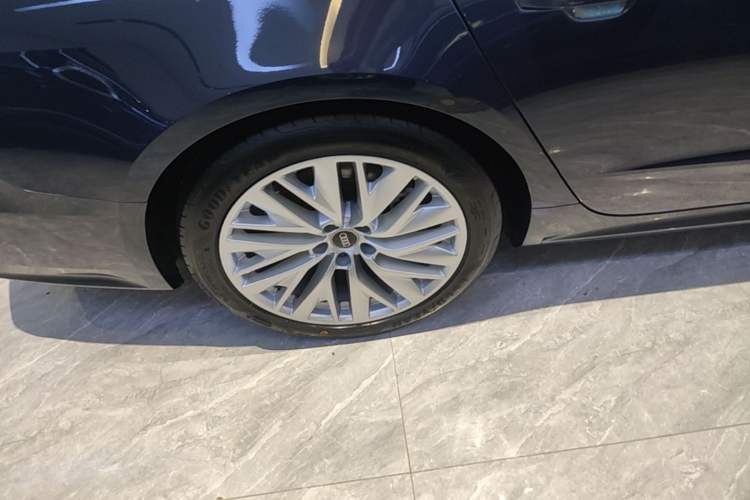 Used Audi A7L 2024 45TFSI S-line Dream-Building Edition Flow Crystal Package Right Rear Wheel Hub