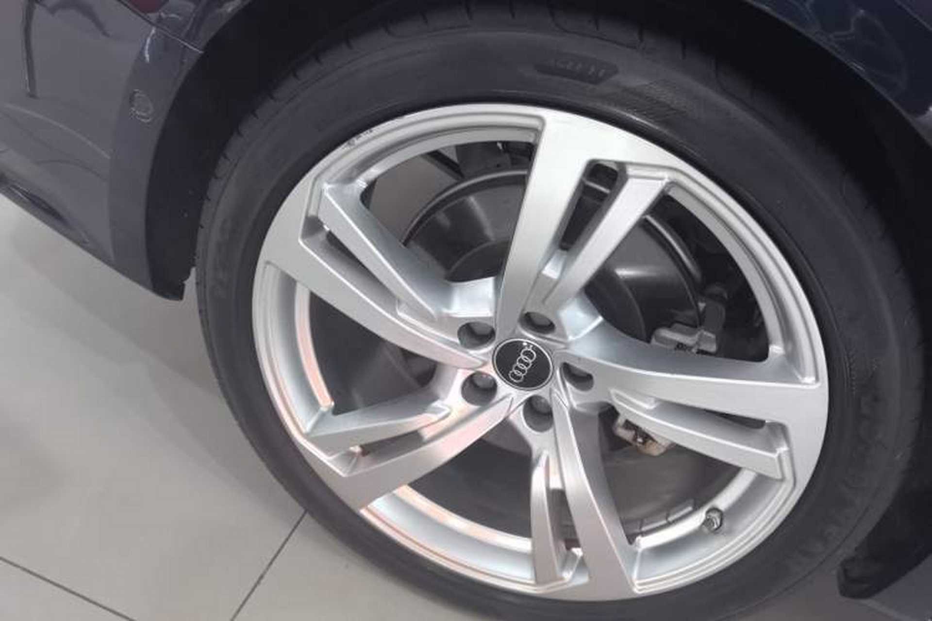 Used Audi A7L 2024 45TFSI quattro S-line Visionary Edition Flow Crystal Package Right Rear Wheel Hub