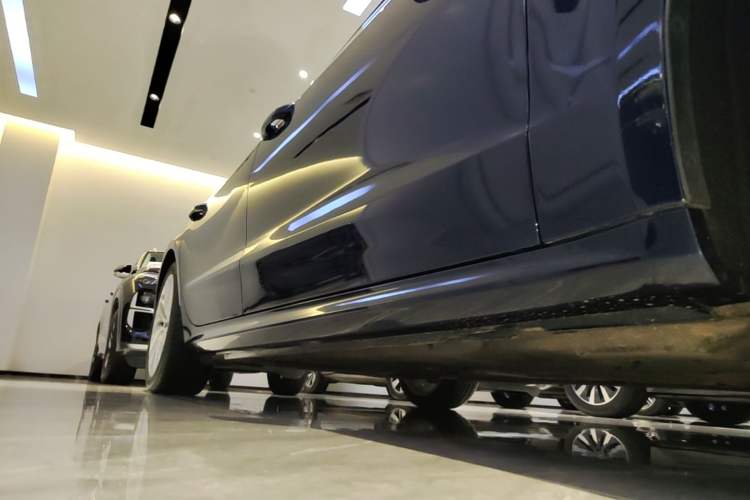 Used Audi A7L 2024 45TFSI S-line Dream-Building Edition Flow Crystal Package Right Side Sill