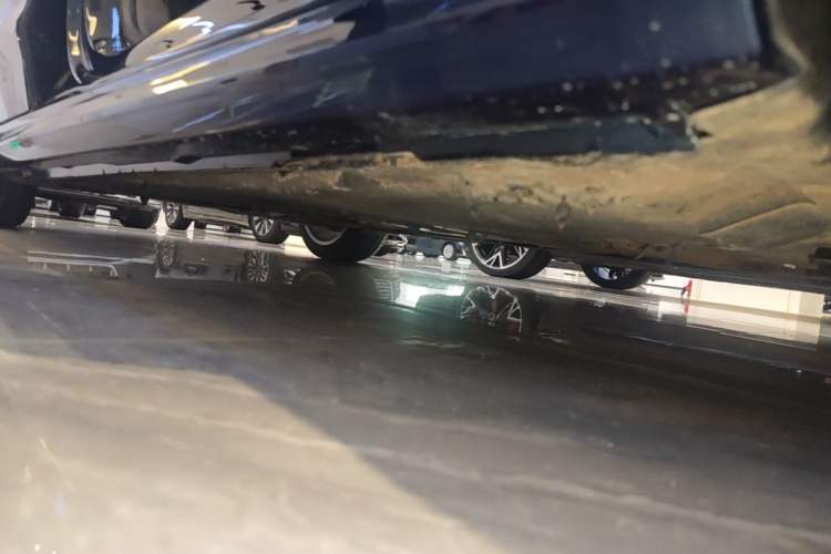 Used Audi A7L 2024 45TFSI S-line Dream-Building Edition Flow Crystal Package Right Side Sill