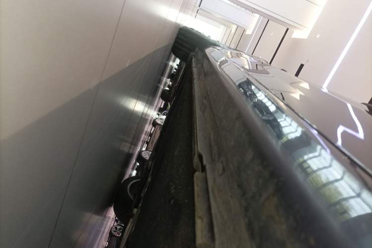 Used Audi A7L 2024 45TFSI S-line Dream-Building Edition Flow Crystal Package Right Side Sill
