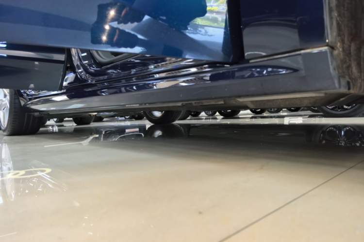Used Audi A7L 2024 45TFSI quattro S-line Visionary Edition Flow Crystal Package Right Side Sill