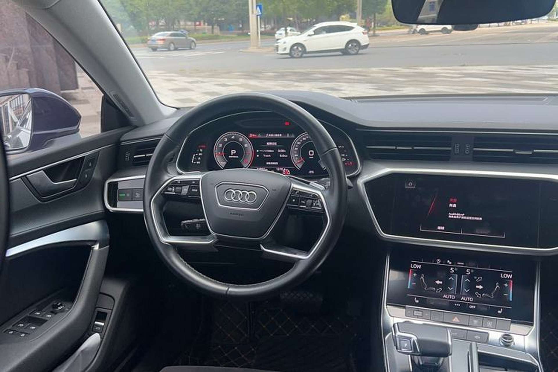 Used Audi A7L 2024 45TFSI quattro S-line Visionary Edition Flow Crystal Package Steering Wheel