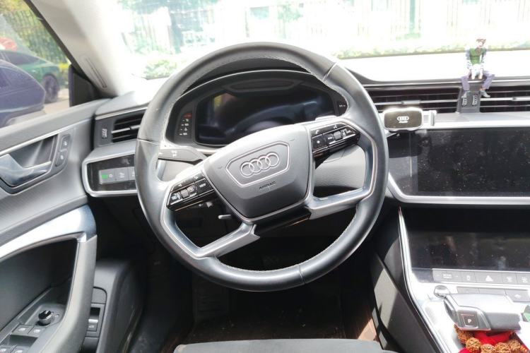 Used Audi A7L 2024 45TFSI S-line Dream-Building Edition Flow Crystal Package Steering Wheel