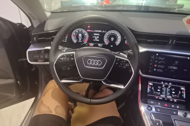 Used Audi A7L 2024 45TFSI S-line Dream-Building Edition Flow Crystal Package Steering Wheel